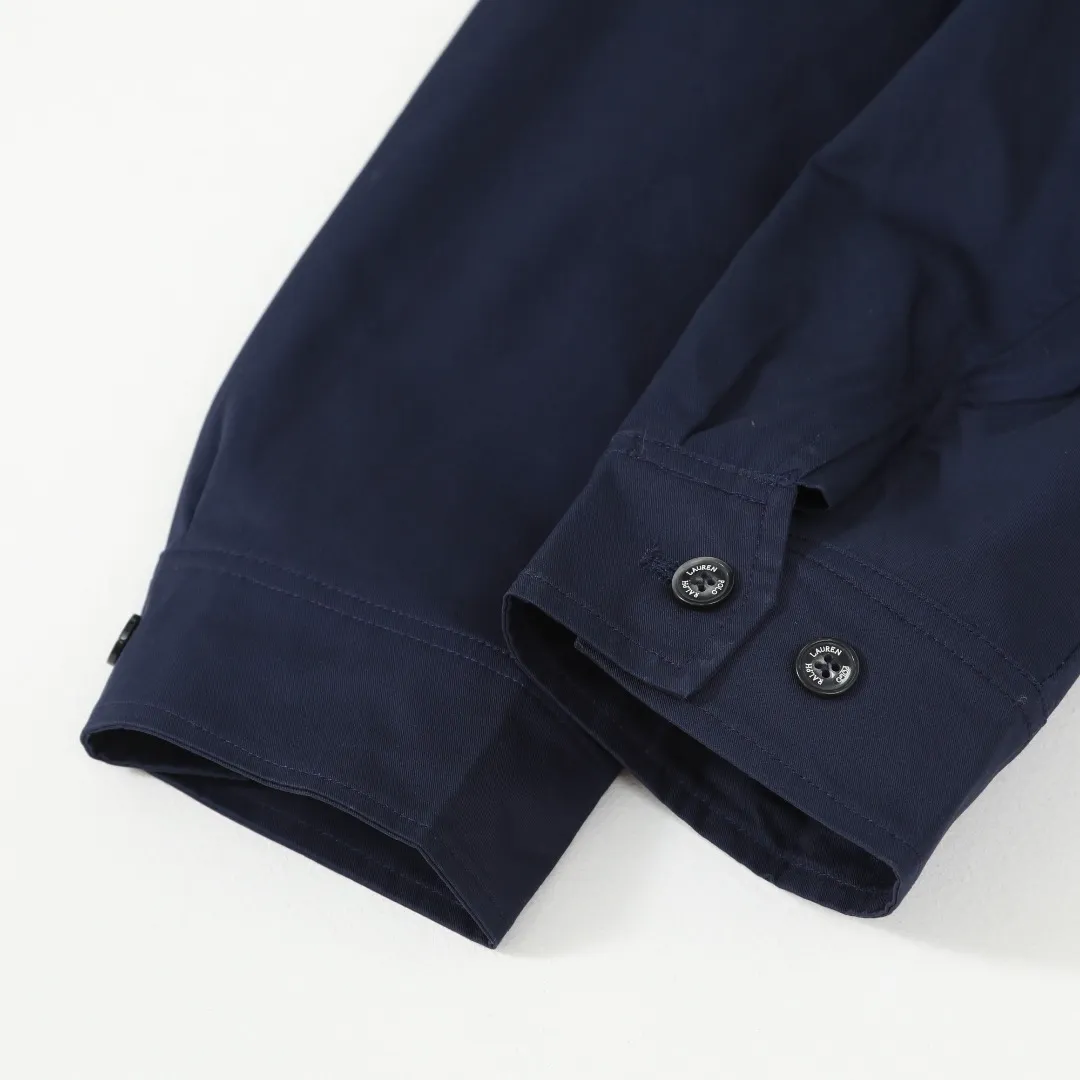 P350 #R25 Ralph Lauren/Ralph Lauren classic unisex old cadre zipper jacket RL12168 Same style as Yi Mengling Item number: RL12168 Recommended by many fashion bloggers, the Harrington jacket's lapel zipper windproof design perfectly blends casual style with street trend elements, making it very suitable for neutral wear. The fabric texture of the jacket is excellent and comfortable to wear. It is a very versatile and trendy jacket. Original development, 100% pure cotton fabric, exquisite embroidery, evergreen style for all seasons, feel free to buy it, retro will never go out of style!  Color: Khaki Black Navy Dark Green Brown Size: S/M/L/XL Length: 68/70/72/74 Bust: 128/132/136/140 Shoulder Width: 52/53/54/55